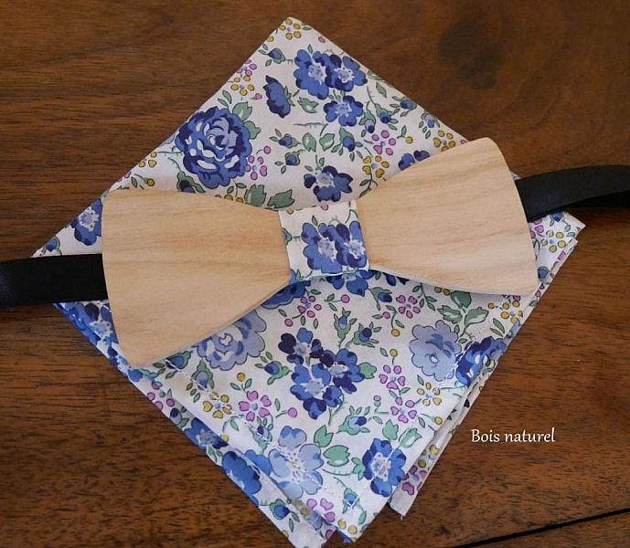 Liberty Blue tr&auml; Bow Tie Pouch