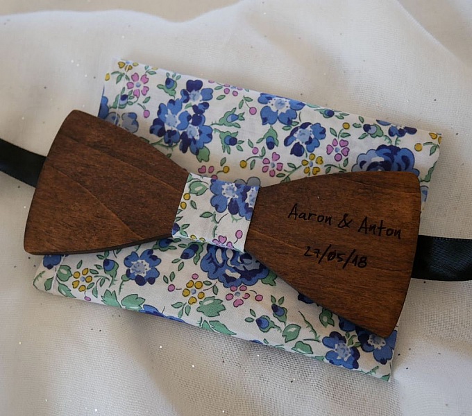 Liberty Blue tr&auml; Bow Tie Pouch