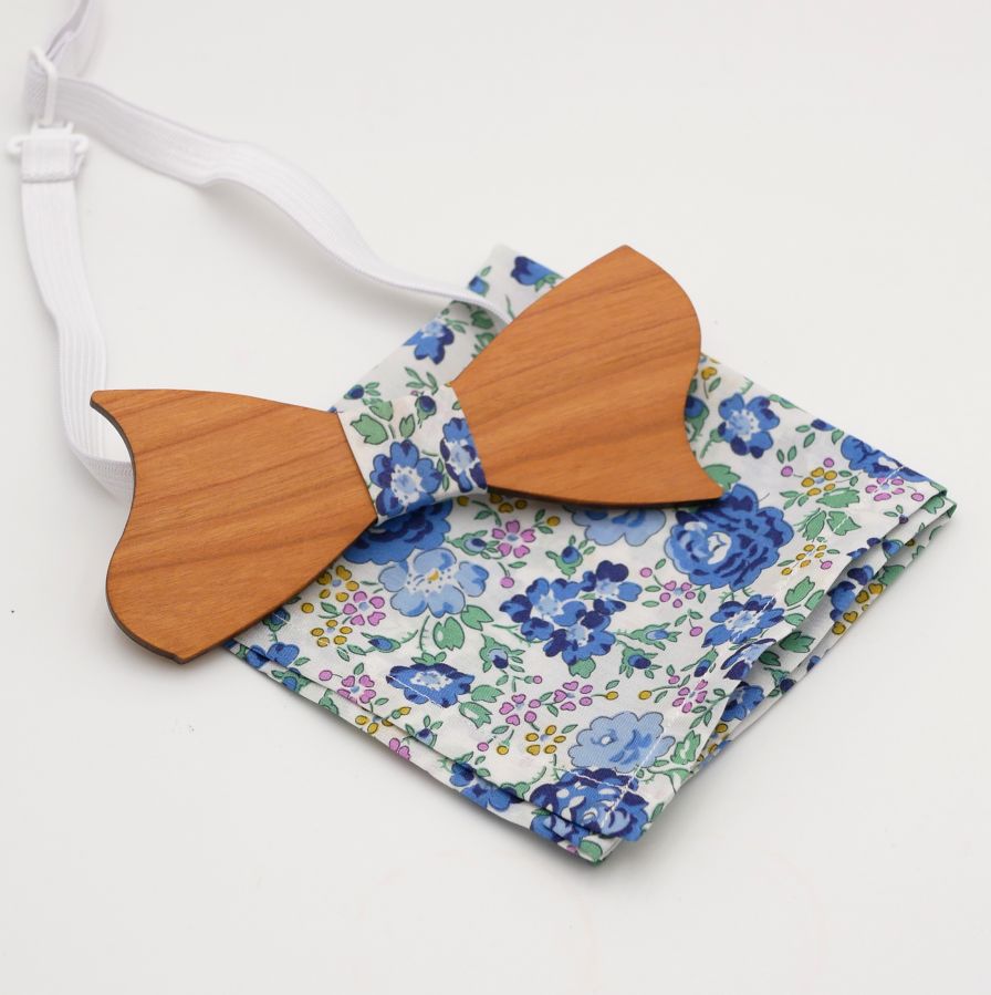Liberty Blue trä Bow Tie Pouch
