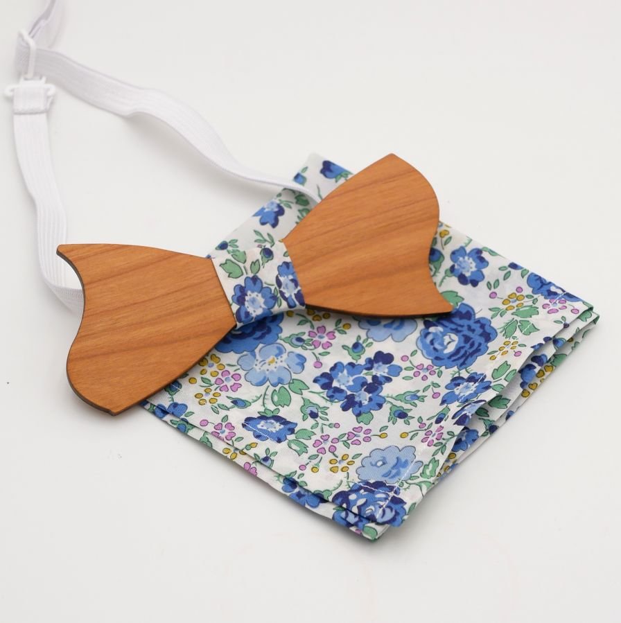 Liberty Blue trä Bow Tie Pouch