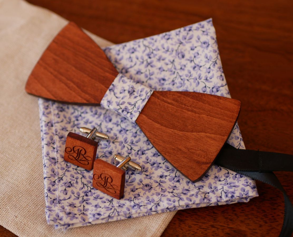 Mickael Liberty clutchbag med blå blommor och träbåge, anpassningsbar