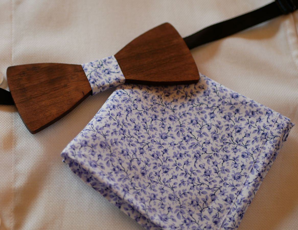 Mickael Liberty clutchbag med blå blommor och träbåge, anpassningsbar