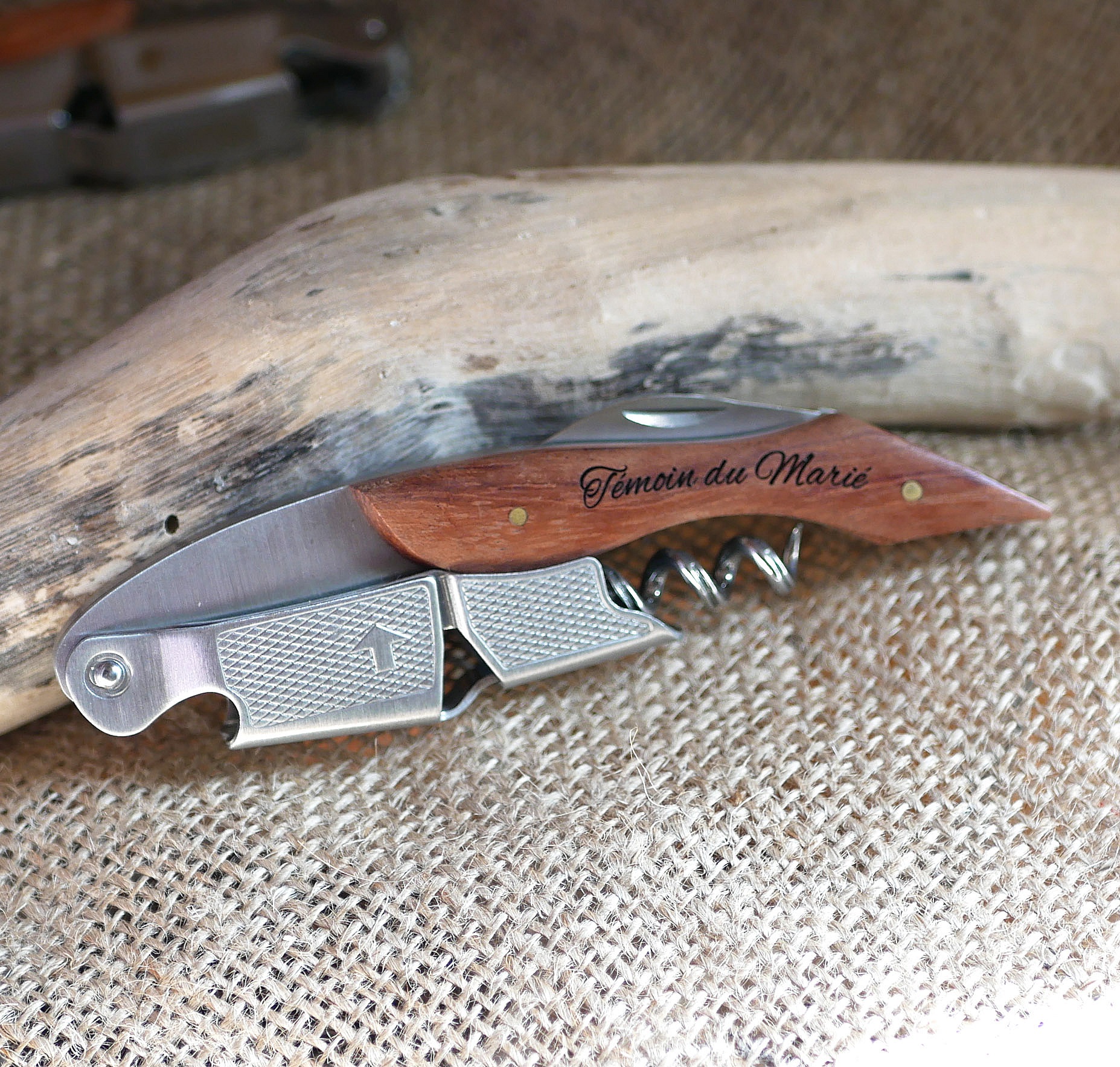 Korkskruv med graverat tr&auml;handtag som kan personaliseras