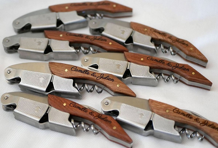 Korkskruv med graverat tr&auml;handtag som kan personaliseras