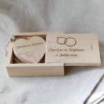 32 GB Heart USB-flashenhet i en ljus trälåda