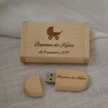 32 GB 2.0 USB-flashenhet i ett anpassat fodral i lönnträ