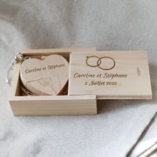 32 GB Heart USB-flashenhet i en ljus trälåda