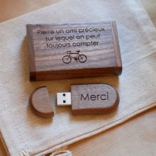 Valnötsträ 64GB USB-minne och låda, anpassningsbar