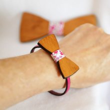 Läderarmband med miniatyr av träbåge, anpassningsbart