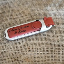 32 Gb USB-nyckel i brunt läderfodral för personlig anpassning