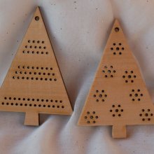 Duo av julgranar i trä för att brodera själv 