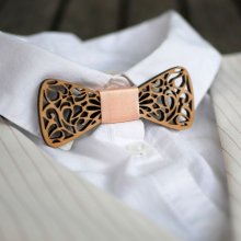 Minifluga i trä med eleganta kurvor