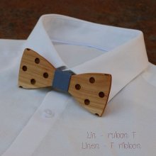 Graverad träbetsad polka dot fluga för personlig anpassning