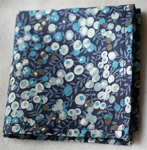 L13- Liberty Wiltshire blue+Fickor med fyrkant (+ 10.80 €)